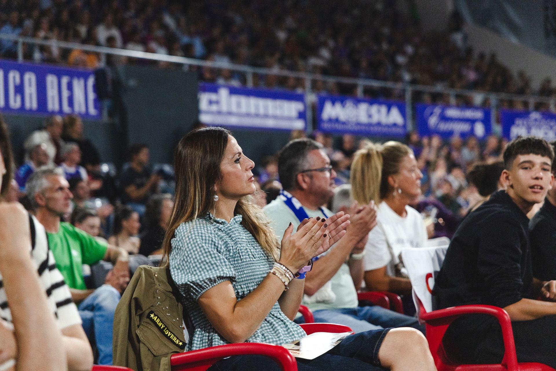 Búscate en las gradas del Súper Agropal-Menorca