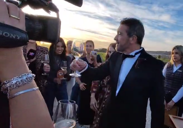 Antonio Banderas brinda por la felicidad de su hija Stella y desvela por qué eligieron Valladolid para la boda