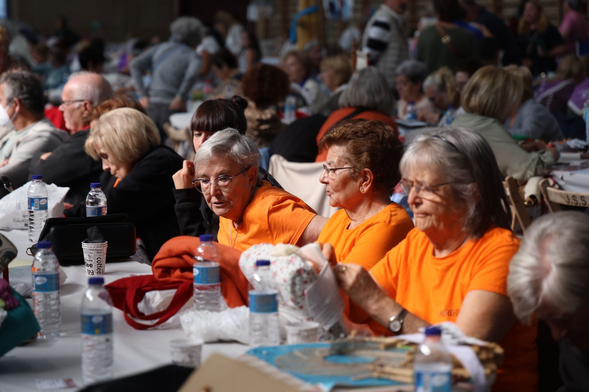 Encuentro nacional de encajeras en el Polideportivo Rondilla en Valladolid