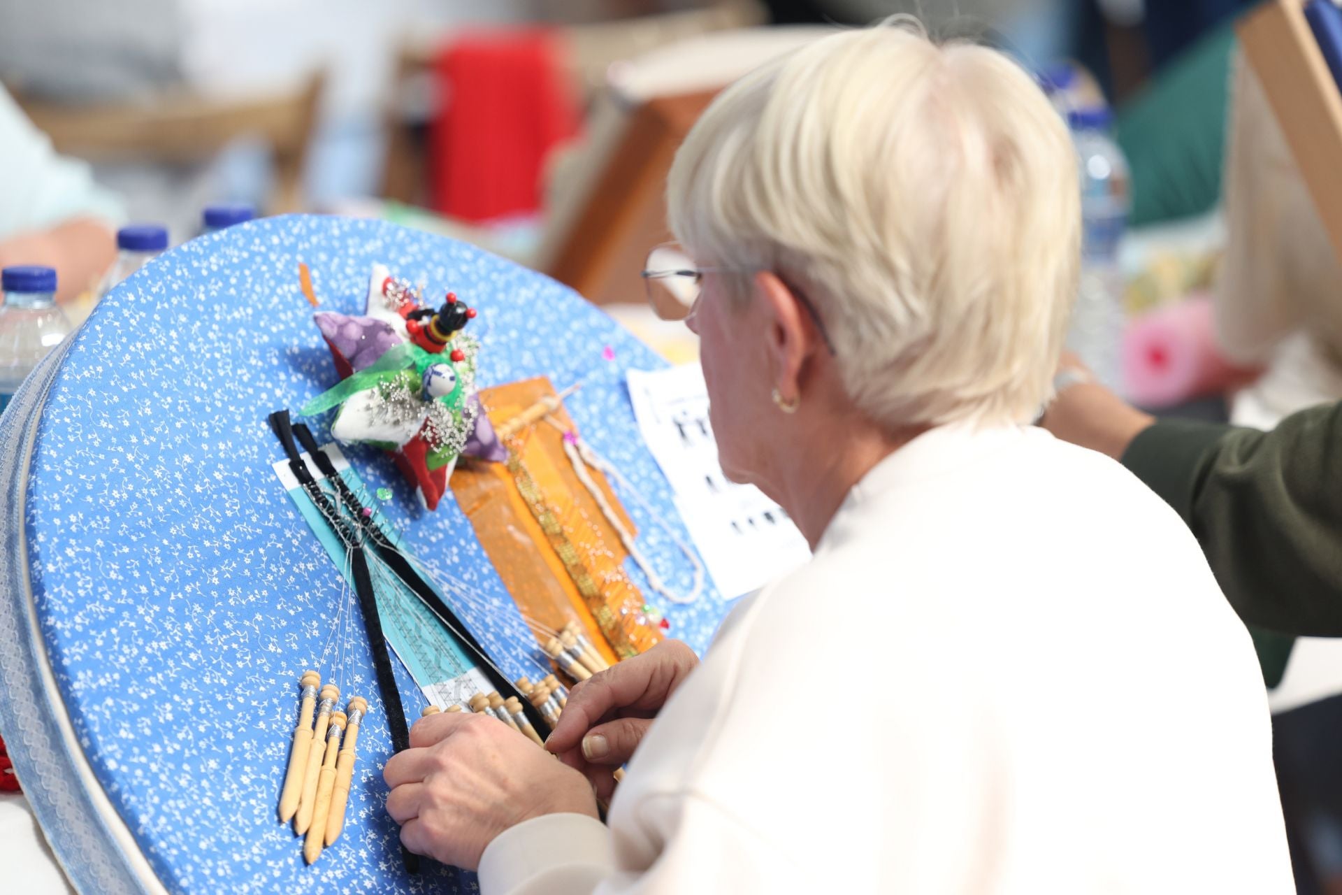 Encuentro nacional de encajeras en el Polideportivo Rondilla en Valladolid