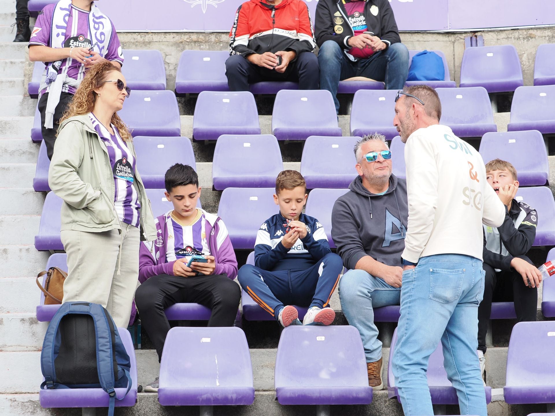 Búscate en la grada del Real Valladolid-Sporting de Gijón (2/4)