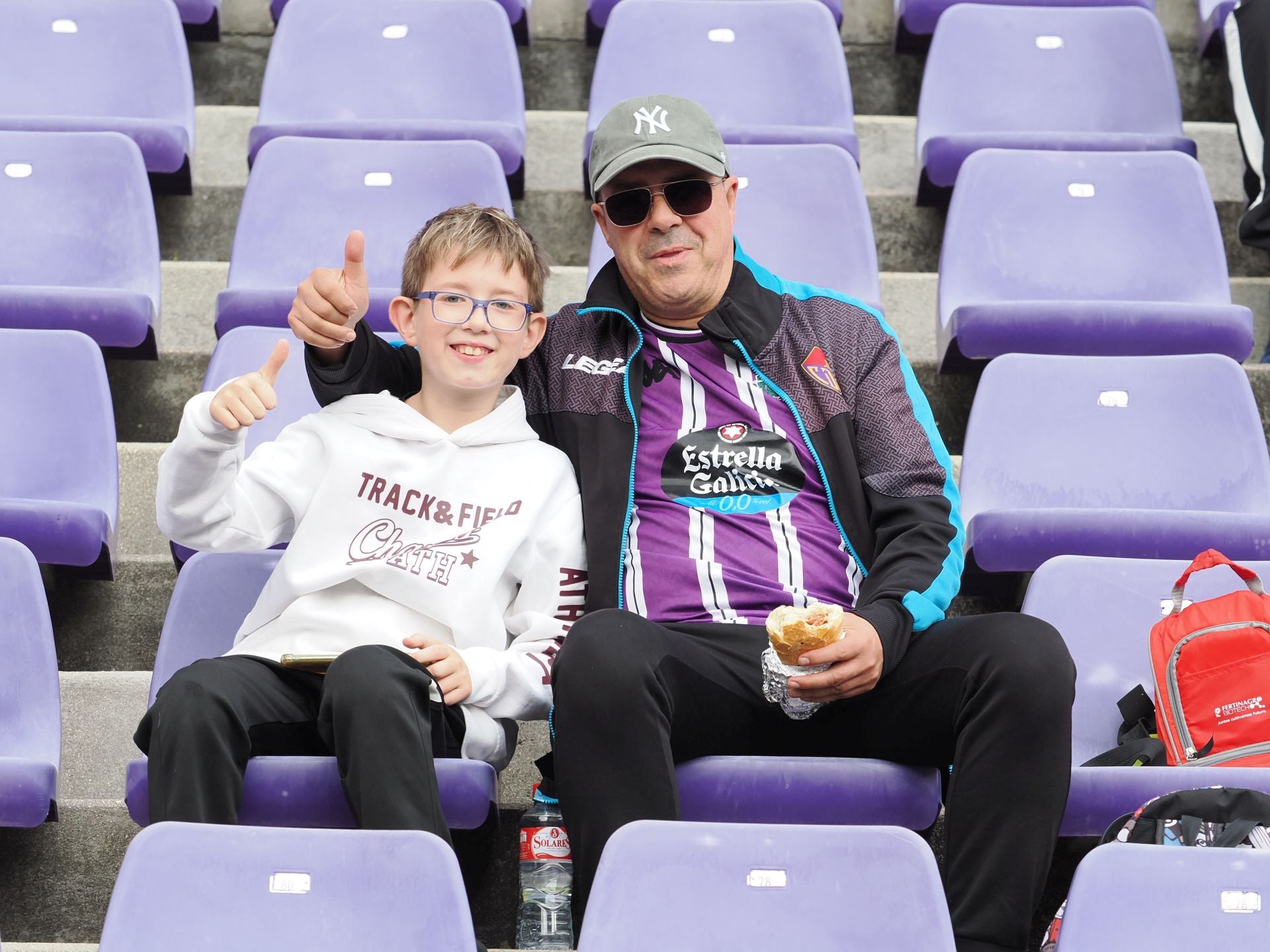 Búscate en la grada del Real Valladolid-Sporting de Gijón (4/4)