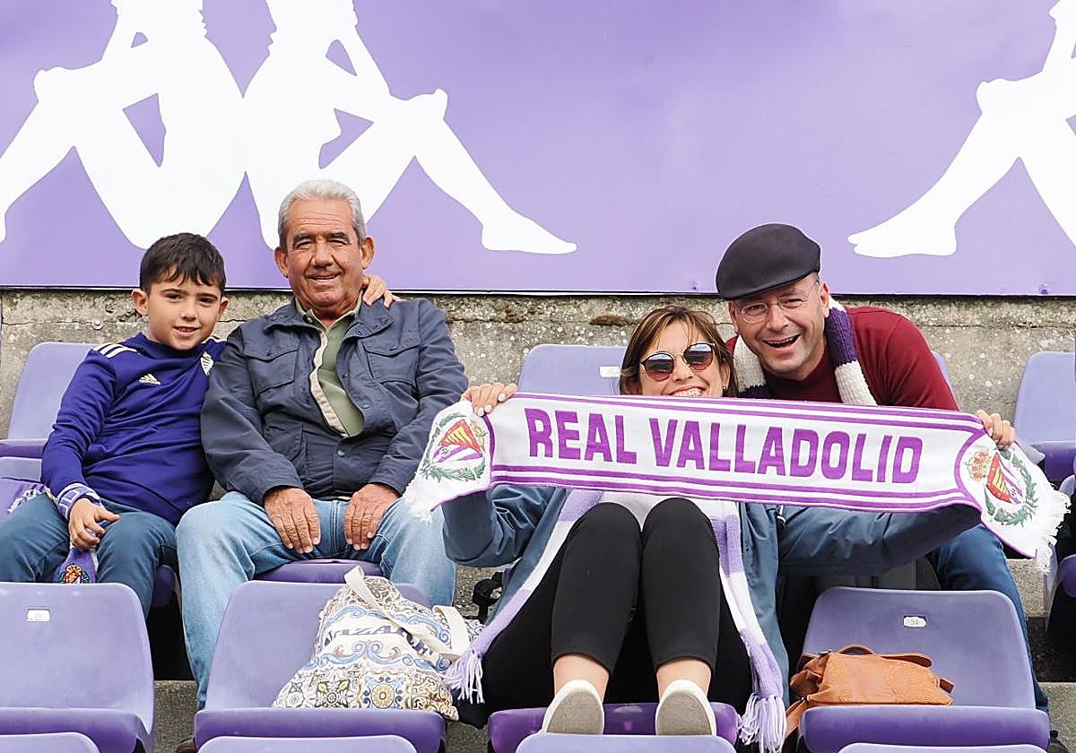 Aficionados disfrutando del partido en el Estadio José Zorrilla.
