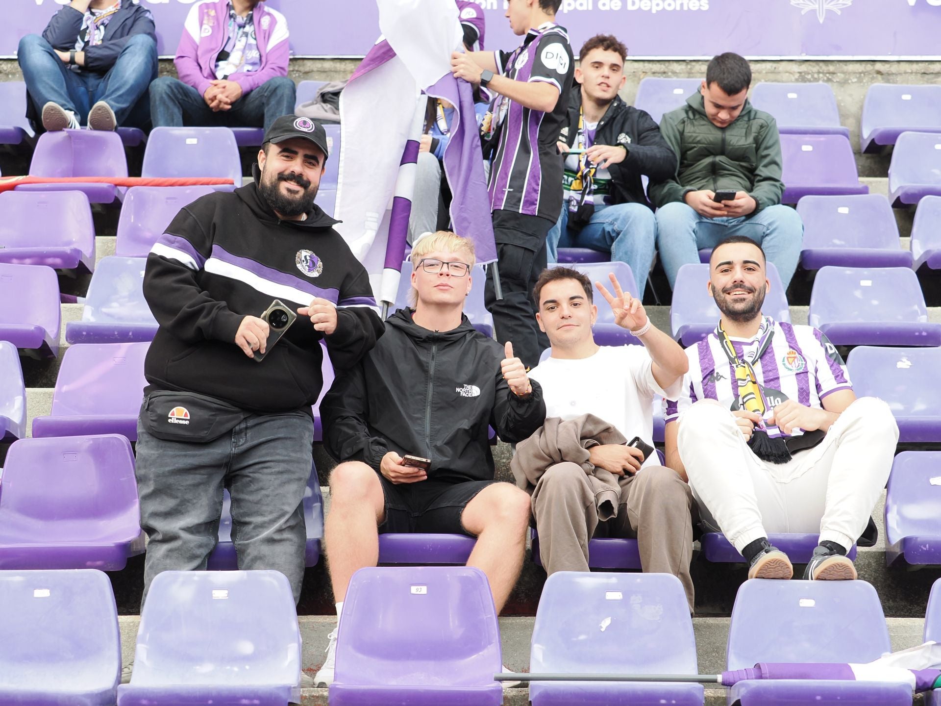 Búscate en la grada del Real Valladolid-Sporting de Gijón (1/4)