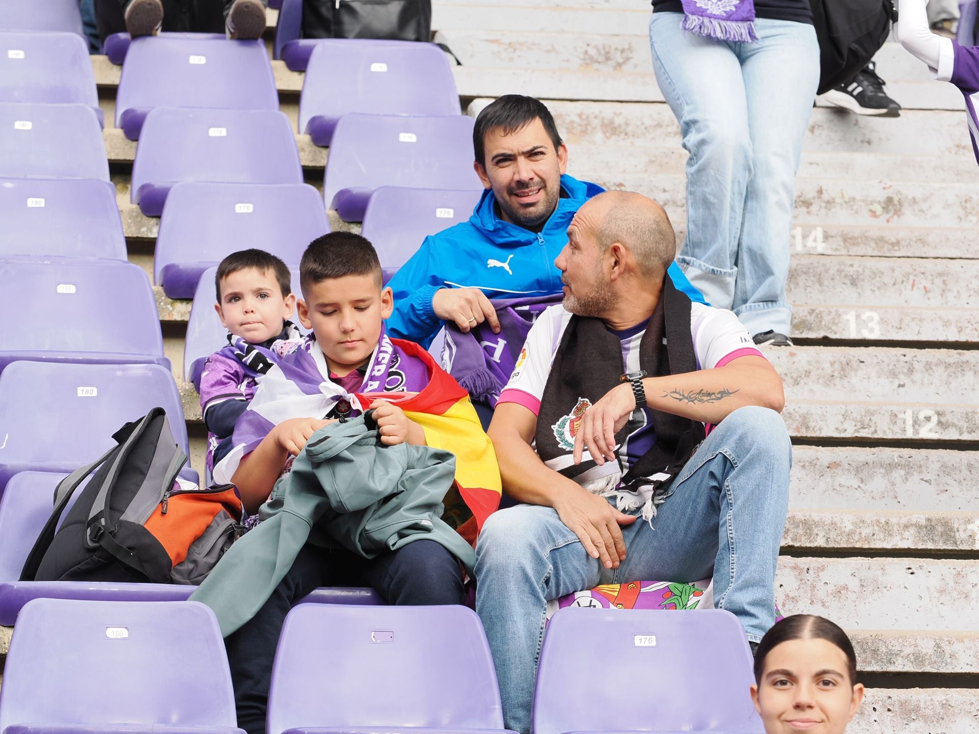 Búscate en la grada del Real Valladolid-Sporting de Gijón (4/4)