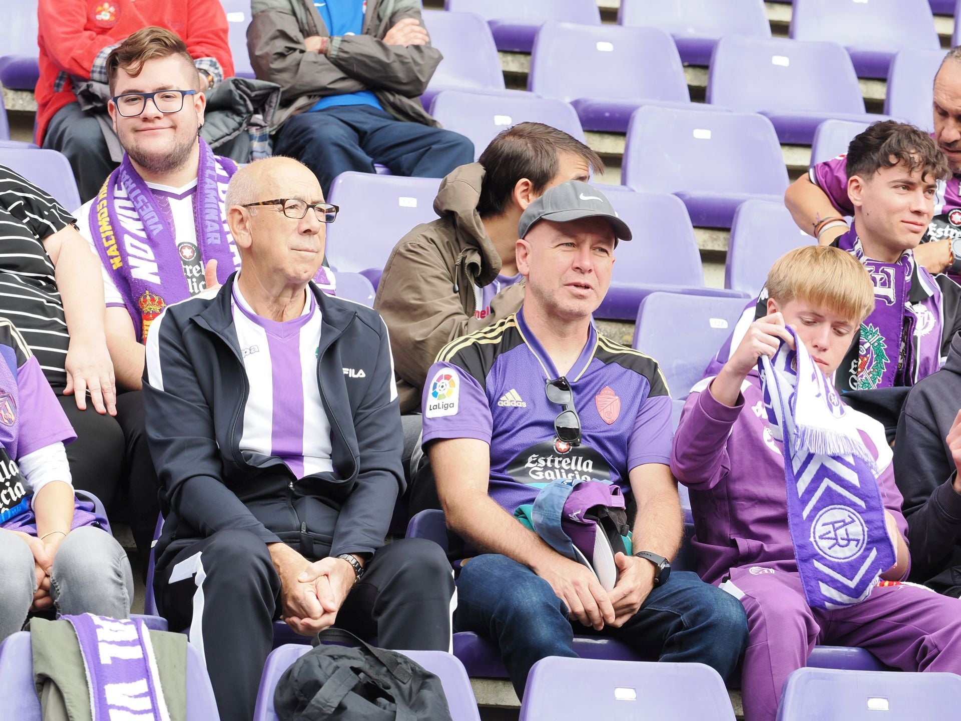 Búscate en la grada del Real Valladolid-Sporting de Gijón (2/4)
