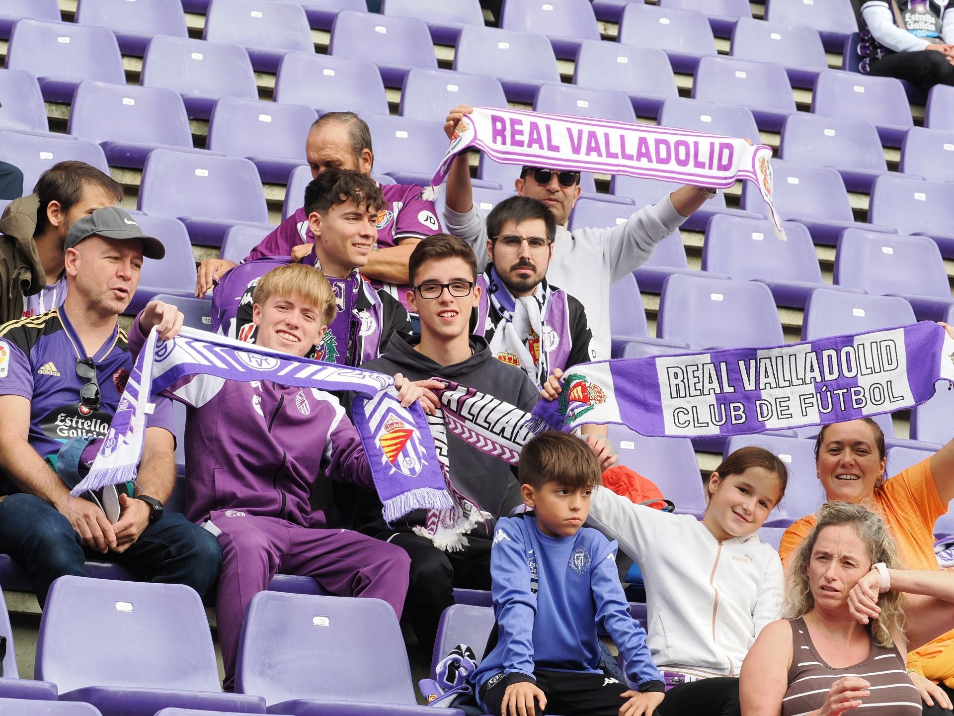 Búscate en la grada del Real Valladolid-Sporting de Gijón (2/4)