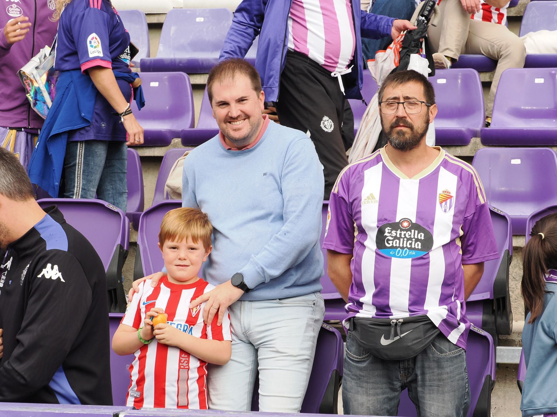 Búscate en la grada del Real Valladolid-Sporting de Gijón (2/4)