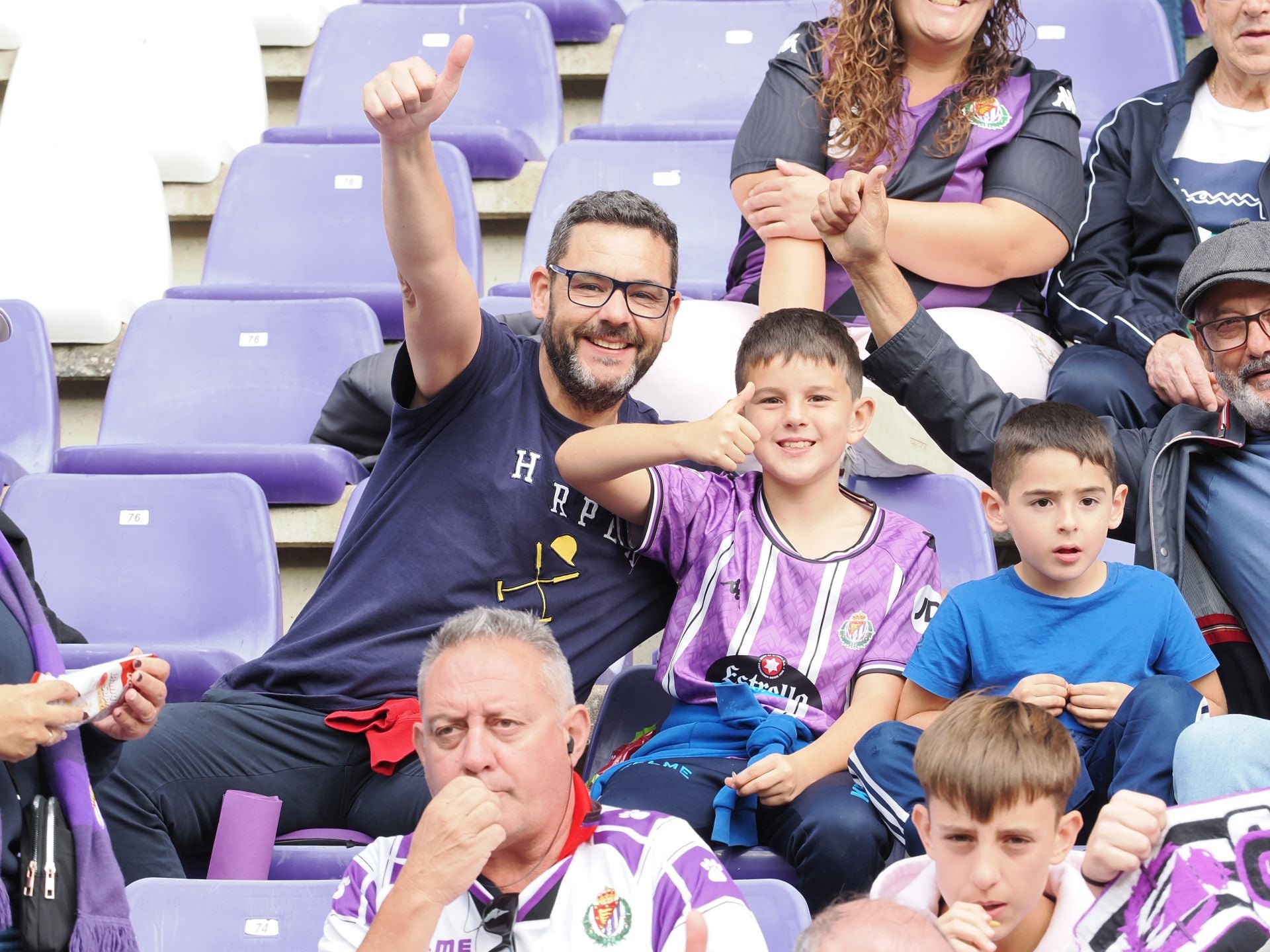 Búscate en la grada del Real Valladolid-Sporting de Gijón (2/4)