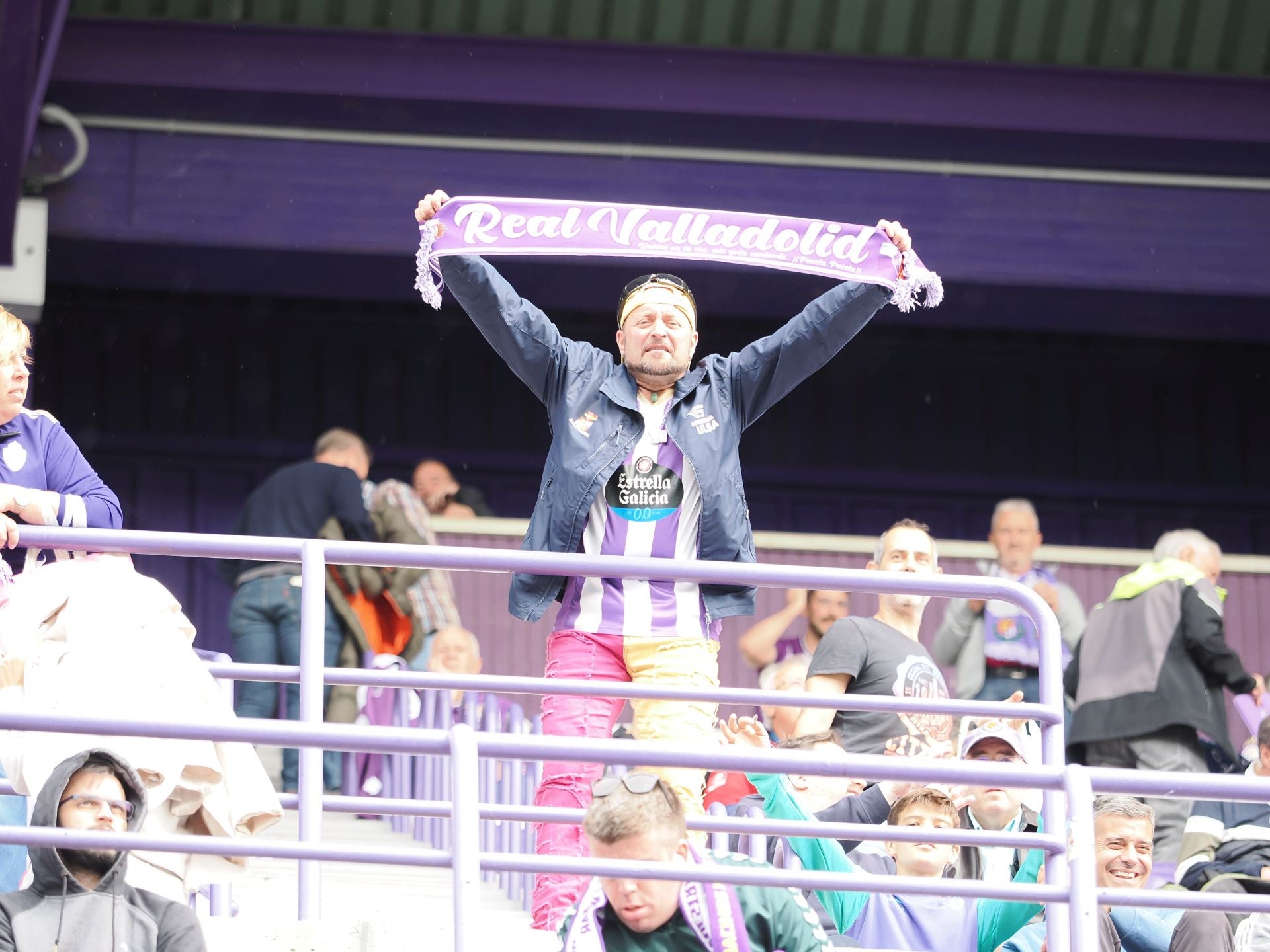 Búscate en la grada del Real Valladolid-Sporting de Gijón (2/4)