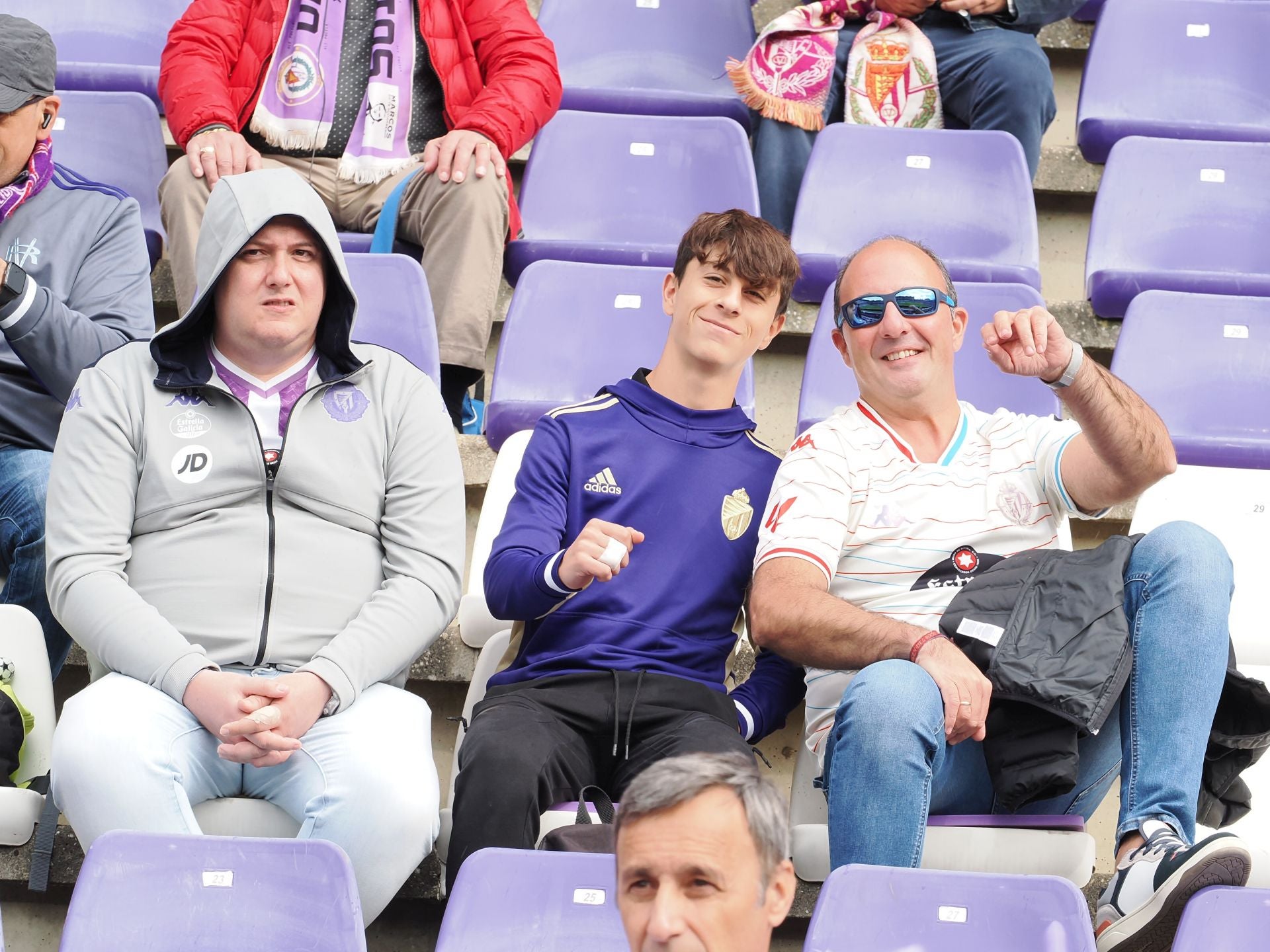 Búscate en la grada del Real Valladolid-Sporting de Gijón (2/4)