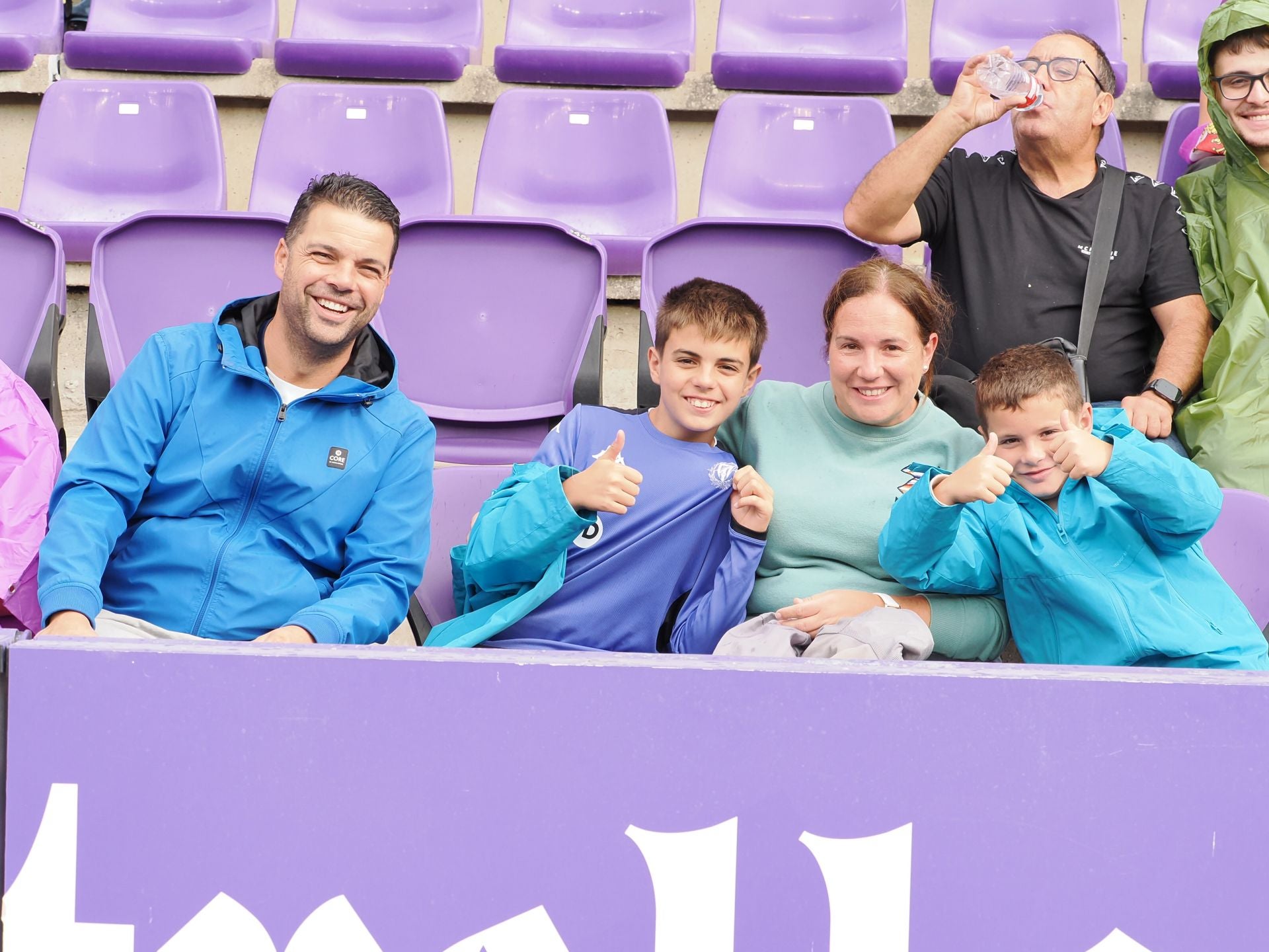 Búscate en la grada del Real Valladolid-Sporting de Gijón (3/4)