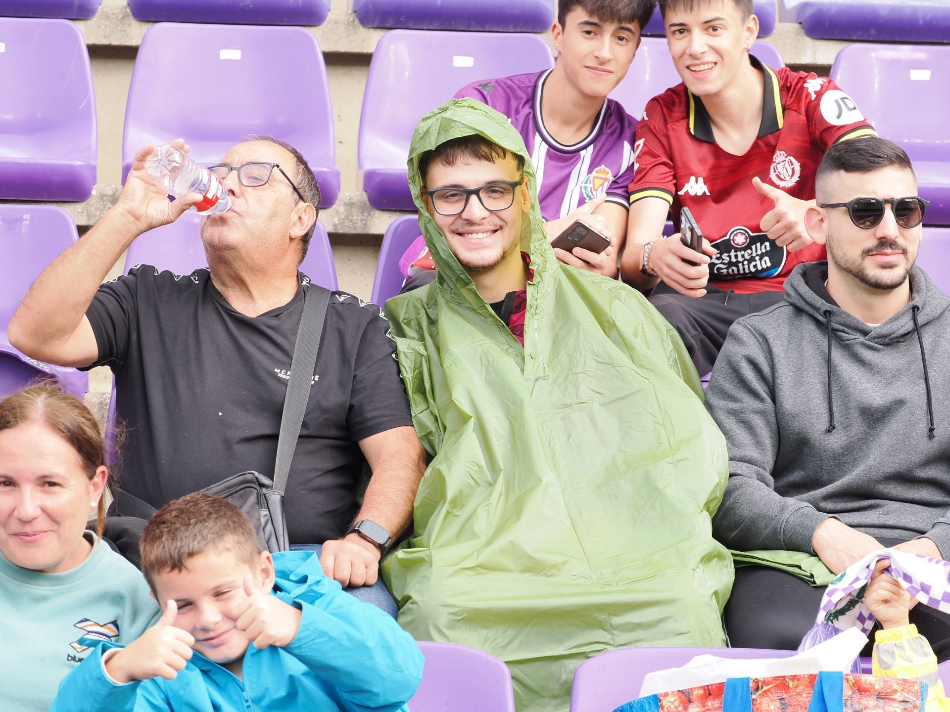 Búscate en la grada del Real Valladolid-Sporting de Gijón (3/4)