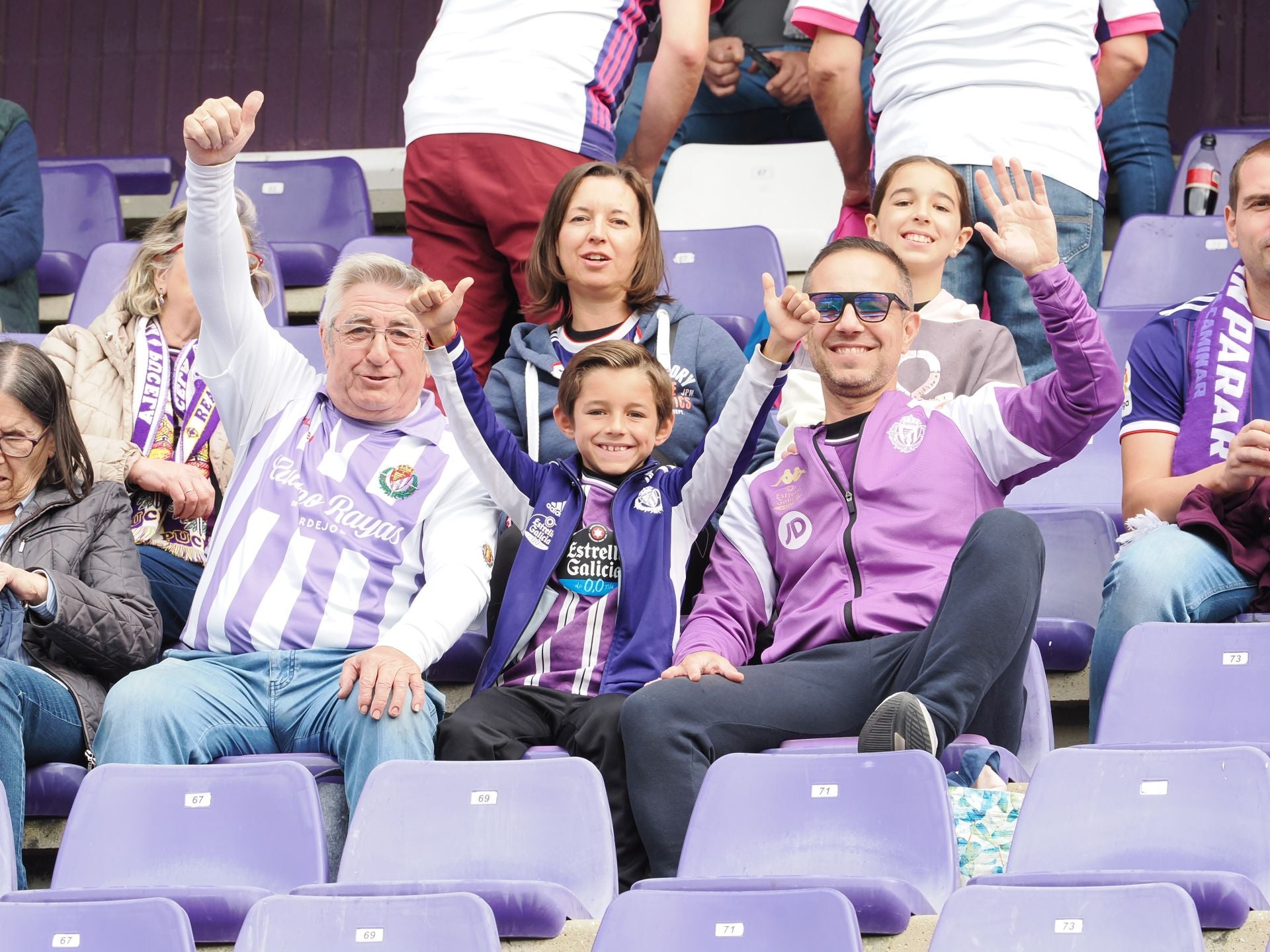 Búscate en la grada del Real Valladolid-Sporting de Gijón (3/4)