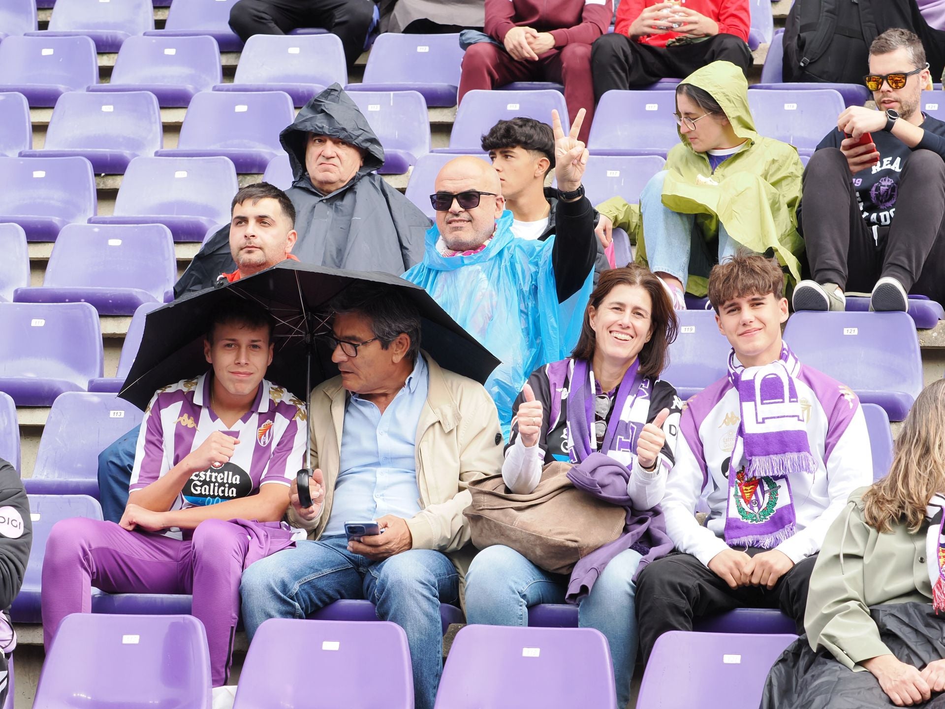 Búscate en la grada del Real Valladolid-Sporting de Gijón (3/4)
