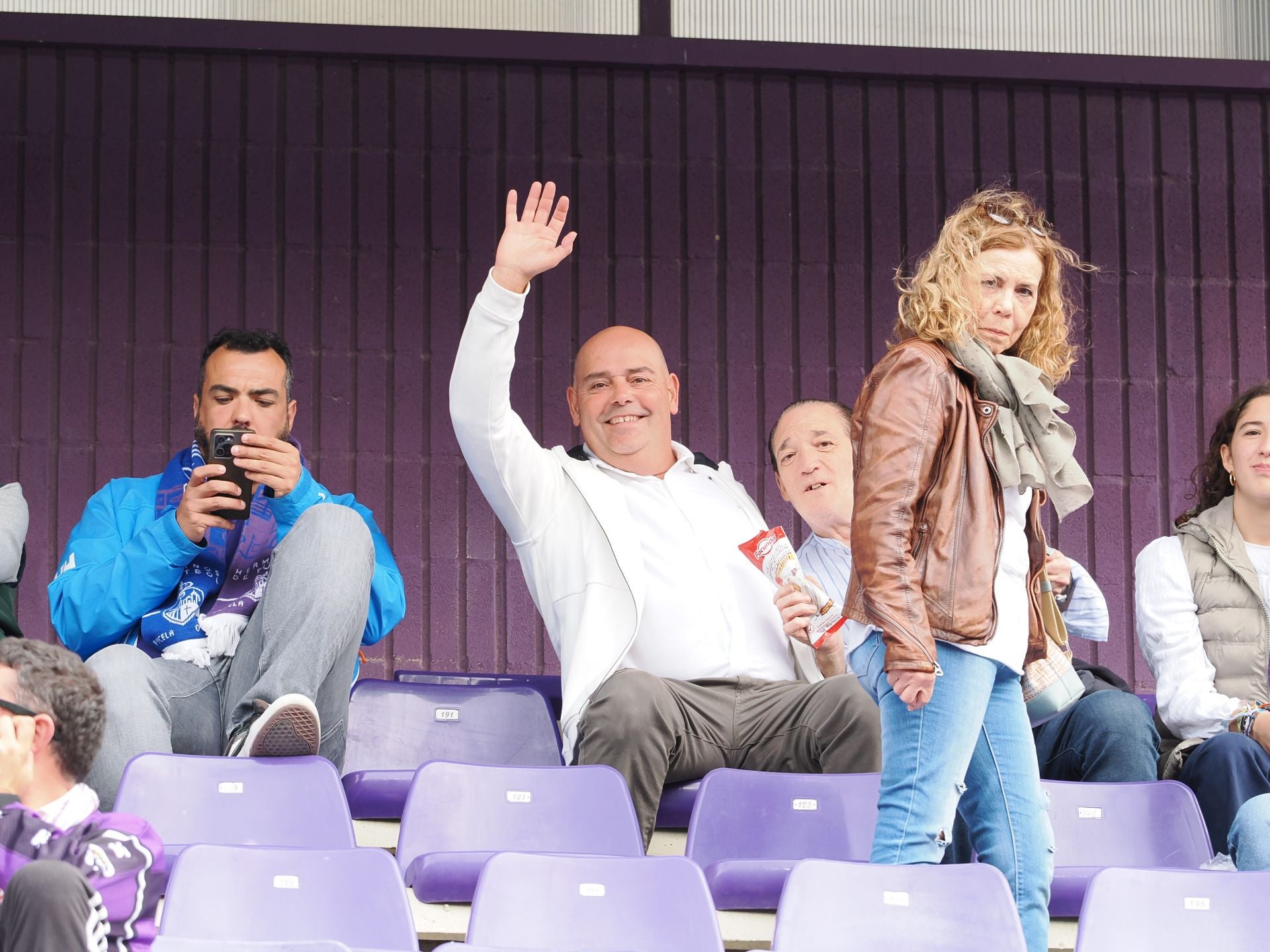 Búscate en la grada del Real Valladolid-Sporting de Gijón (3/4)