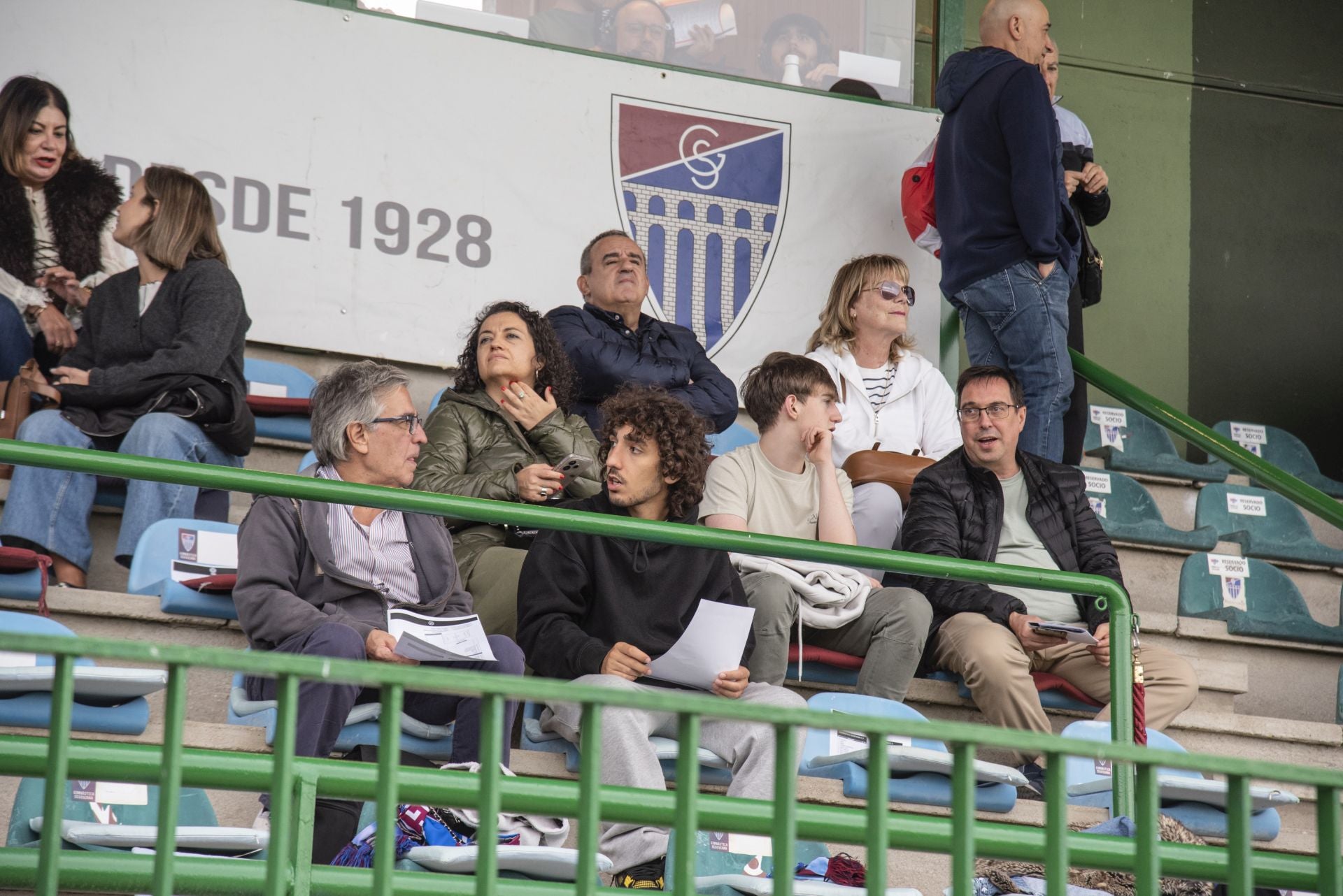 Búscate en las gradas de La Albuera durante el Segoviana vs Ávila