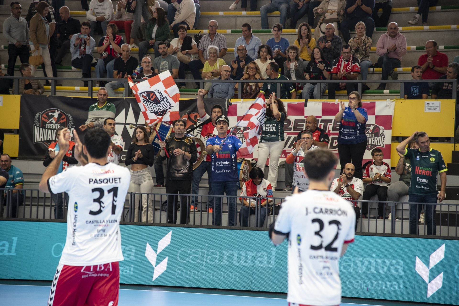 La derrota del Balonmano Nava, en imágenes