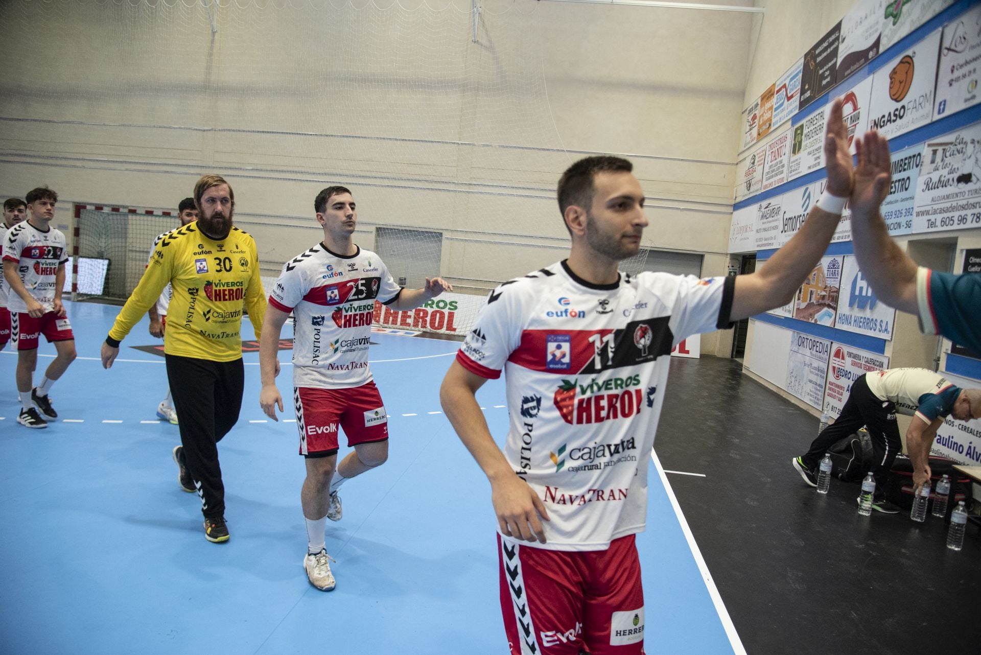 La derrota del Balonmano Nava, en imágenes