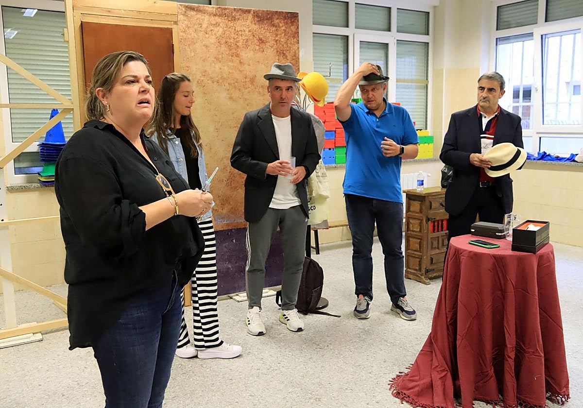 Ensayo del grupo de teatro aficionado de profesores del colegio Claret de Segovia.