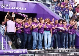 Las integrantes de las Vallkirias lucen radiantes en el túnel antes de saltar al césped del estadio Zorrilla.