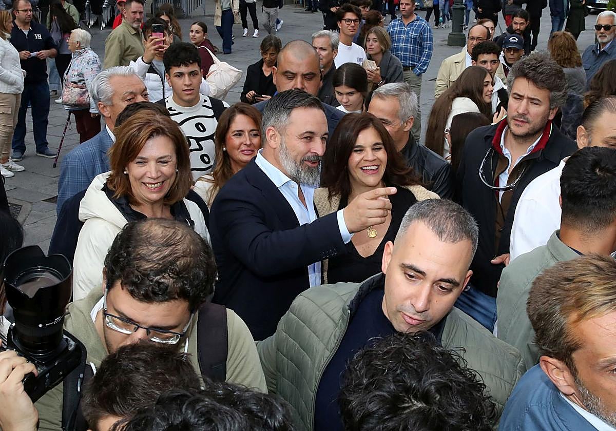 Abascal, rodeado de admiradores, este lunes en Segovia.