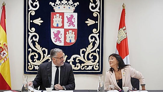 La Mesa de las Cortes devuelve las cuentas a la Junta por primera vez en la historia de la comunidad