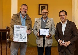 El director de El Norte de Castilla, Ángel Ortiz, el alcalde de Cuenca de Campos, Juan José Bobillo, y el presidente de la Diputación Provincial, Conrado Íscar, durante la presentación.