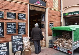 Venta de patatas, el año pasado en Herrera de Pisuerga.