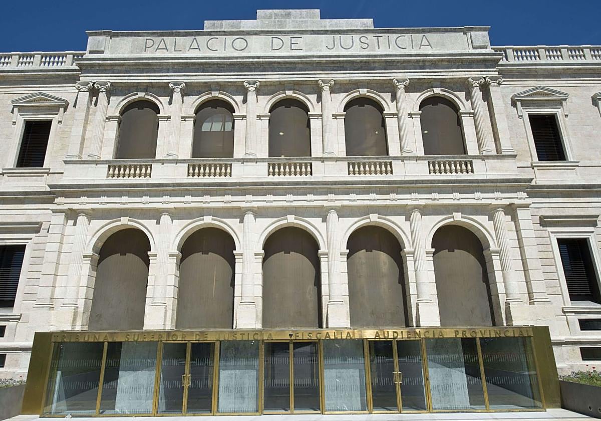 Fachada del Tribunal Superior de Justicia de Castilla y León.