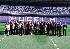 Asistentes a la jornada celebrada por APD en Zorrilla, con Gabriel Solares, copresidente del Real Valladolid, en el centro.