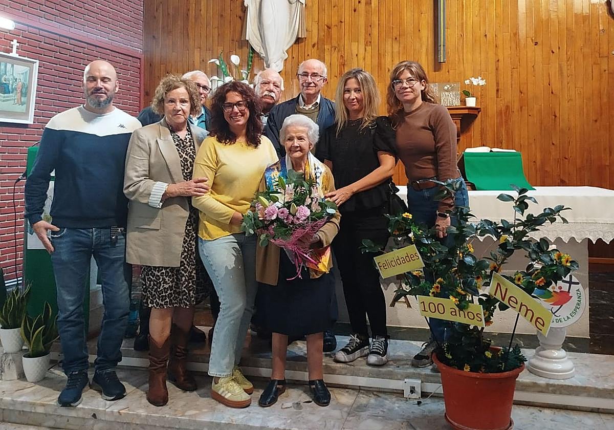 Nemesia Zamora Carretero ha celebrado este miércoles sus 100 años rodeada de familiares.