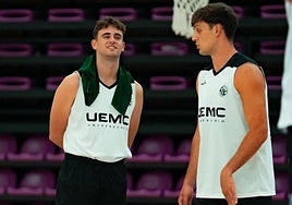 Carreño, a la izquierda, junto a García Abril.