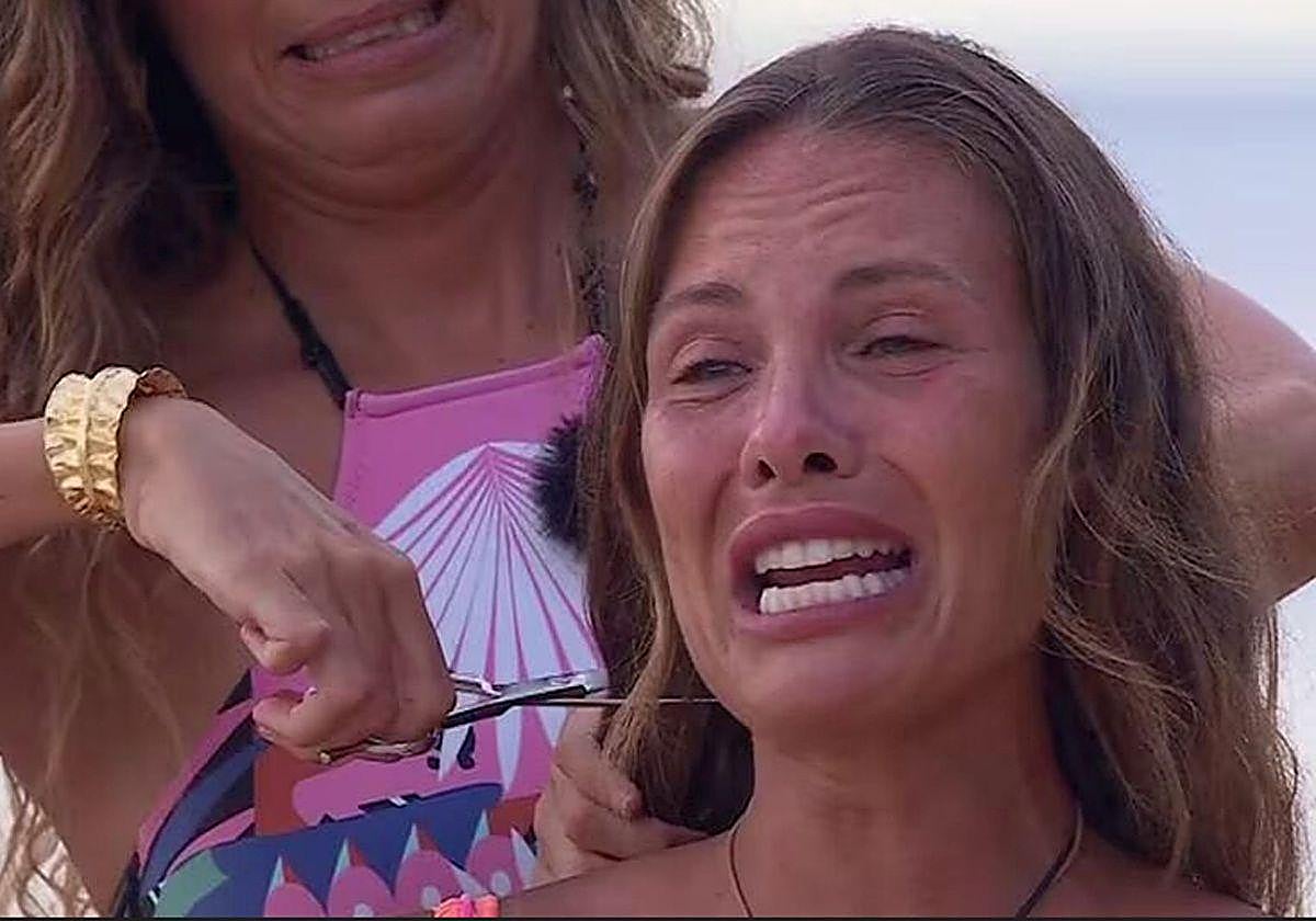 Laura Madrueño ejerció de 'peluquera' con Jessica Bueno.