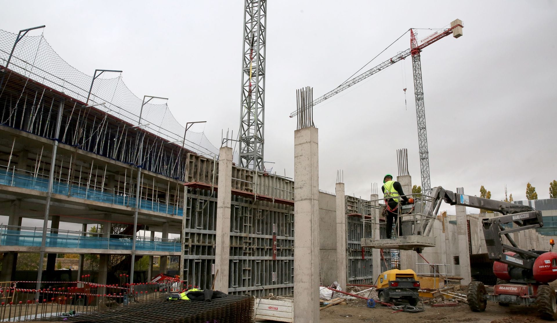 Fotos de la visita de la ministra a las obras de las viviendas colaborativas