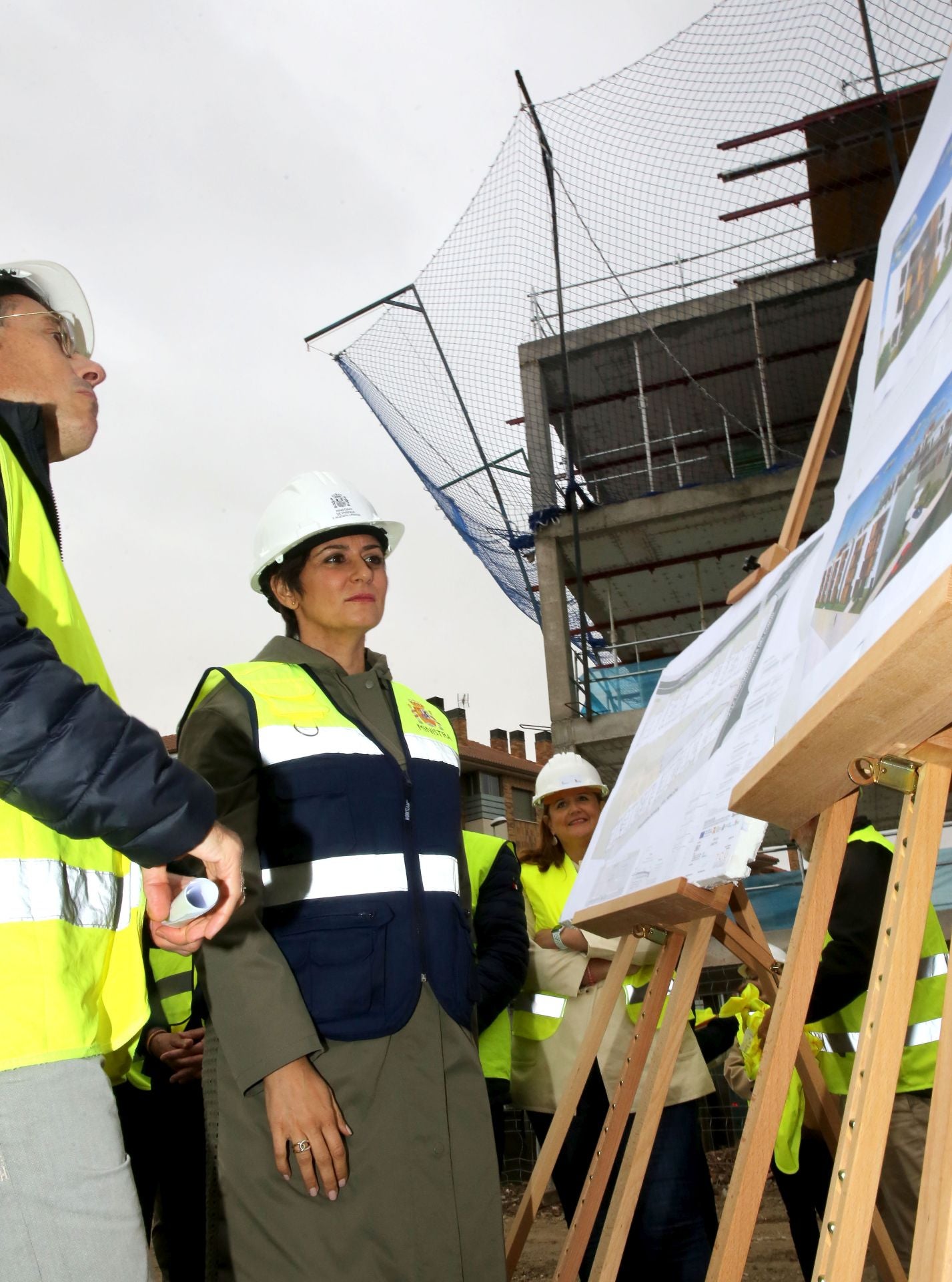 Fotos de la visita de la ministra a las obras de las viviendas colaborativas