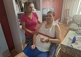 Óscar Morencia, junto a su madre al inicio del pasado verano.