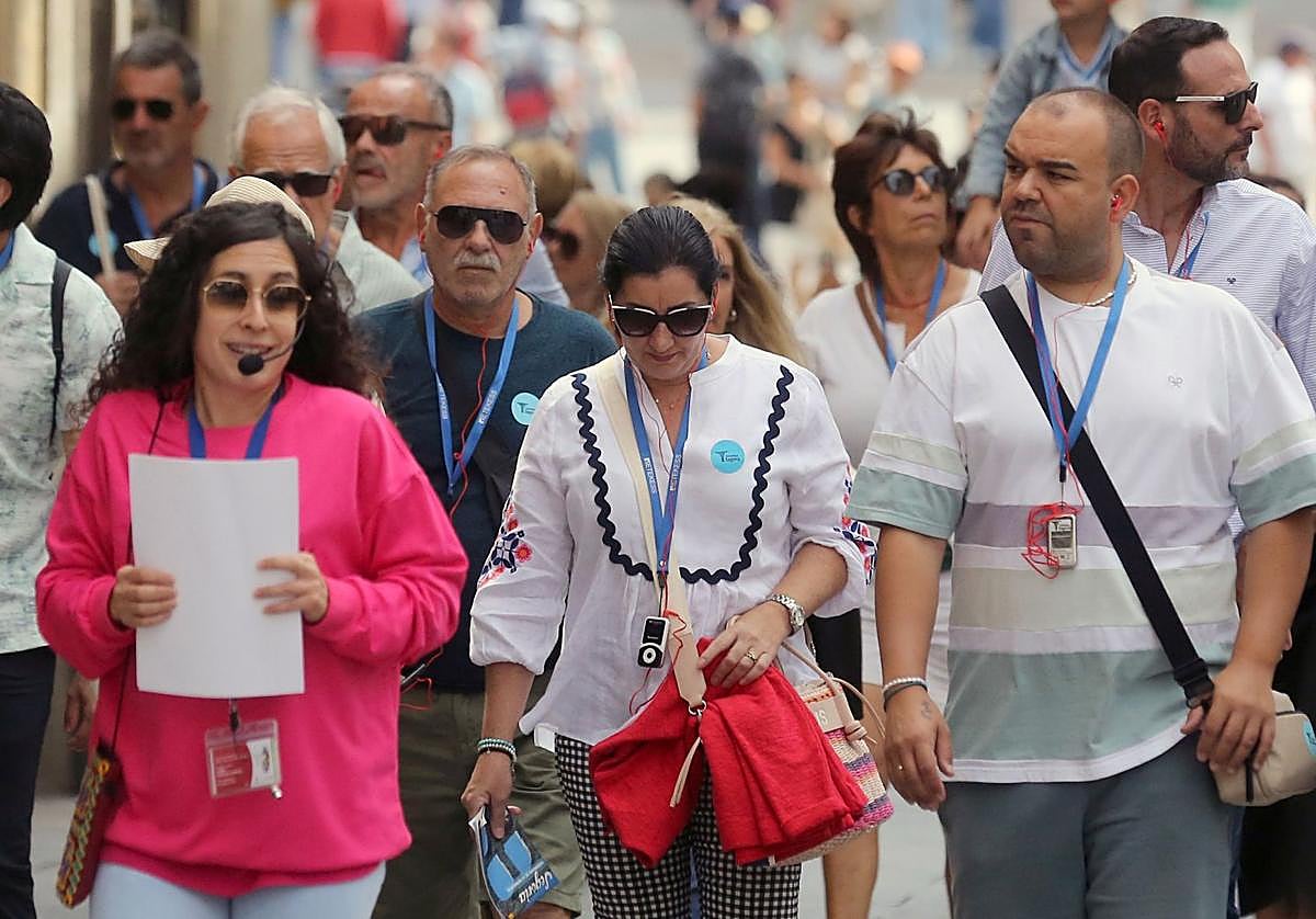 Un grupo de personas participa en una visita guiada en Segovia el pasado mes de septiembre.