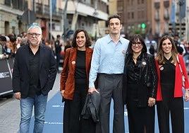 De izquierda a derecha: Jordi Frades, productor, la actriz Bruna Cusí, el actor Miki Esparbé, la directora Judith Colell y la actriz María Rodríguez Soto, de la película 'Frontera'.