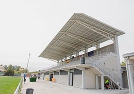 Nuevas gradas del comolejo deportivo de Villamuriel.