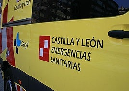 Imagen de archivo de una ambulancia del 112 de Castilla y León.