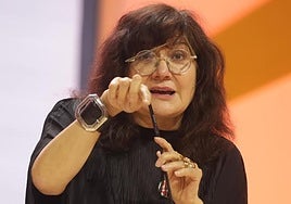 Isabel Coixet, directora de la película 'Tres adioses', que abre la Sección Oficial de la Seminci, durante su intervención en la gala inaugural.