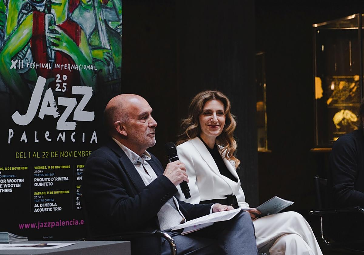 El director del festival, José Ángel Zapatero, con la viceconsejera de Acción Cultural, Mar Sancho, en la presentación.