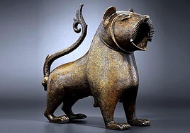 León de Bronce islámico, una escultura del siglo XI custodiada en el Louvre.