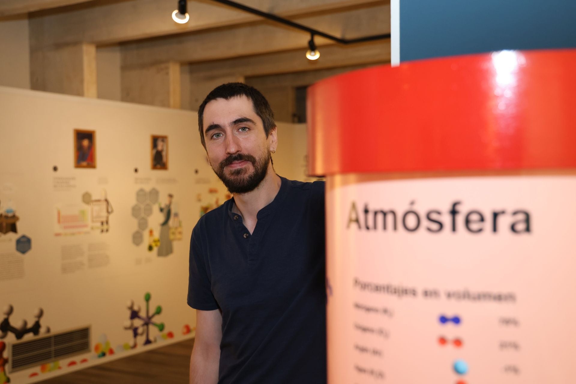 Germán Molpeceres posa en una de las salas del Museo de la Ciencia de Valladolid.