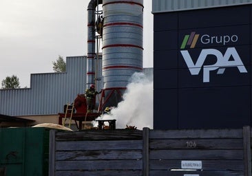 Arde un silo que almacenaba madera en una fábrica de embalajes junto a la VA-20