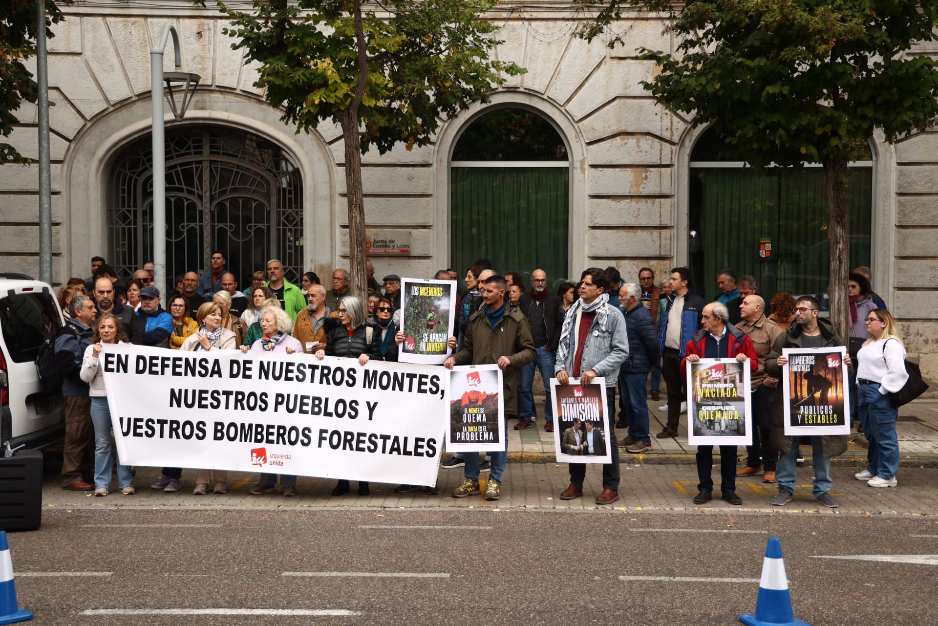 Palencia protesta por la gestión de los incendios forestales