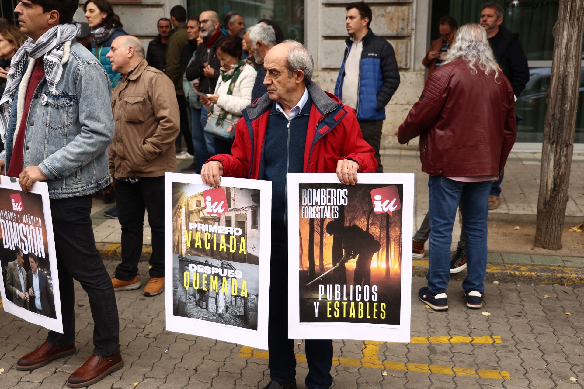 Palencia protesta por la gestión de los incendios forestales