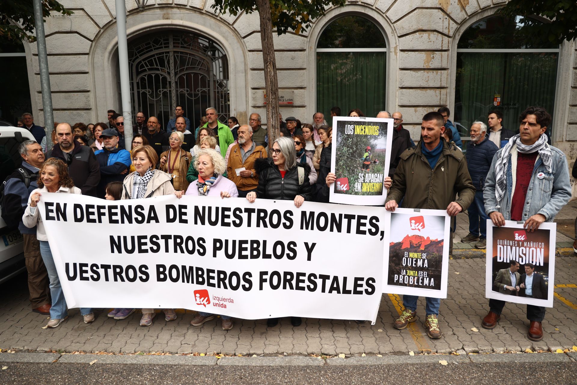 Palencia protesta por la gestión de los incendios forestales