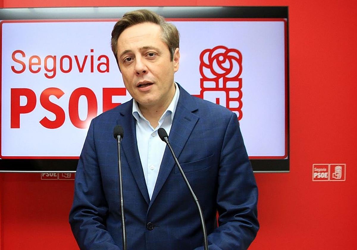 José Bayón, en una comparecencia en la sede del PSOE de Segovia.